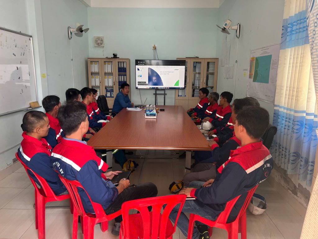 Nhân viên công ty điện gió đinhr phong